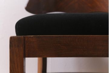 アンティーク家具　イギリスアンティーク　Lloyd's Antiques(ロイズ・アンティークス)　オーク材　洗練されたデザインが目を引くダイニングチェア(椅子)(R-041722)