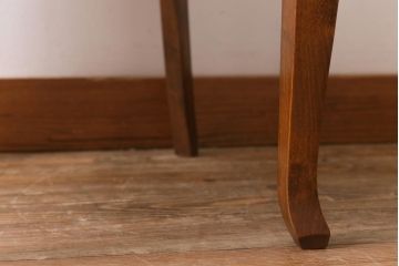 アンティーク家具　イギリスアンティーク　Lloyd's Antiques(ロイズ・アンティークス)　オーク材　洗練されたデザインが目を引くダイニングチェア(椅子)(R-041722)