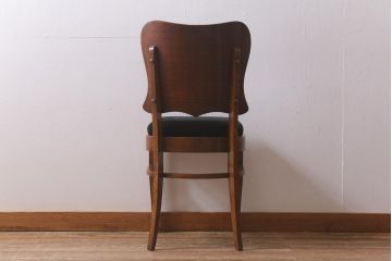 アンティーク家具　イギリスアンティーク　Lloyd's Antiques(ロイズ・アンティークス)　オーク材　洗練されたデザインが目を引くダイニングチェア(椅子)(R-041722)