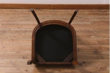 アンティーク家具　イギリスアンティーク　Lloyd's Antiques(ロイズ・アンティークス)　オーク材　洗練されたデザインが目を引くダイニングチェア(椅子)(R-041722)