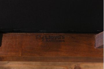 アンティーク家具　イギリスアンティーク　Lloyd's Antiques(ロイズ・アンティークス)　オーク材　洗練されたデザインが目を引くダイニングチェア(椅子)(R-041722)