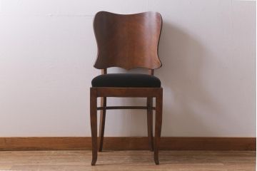 アンティーク家具　イギリスアンティーク　Lloyd's Antiques(ロイズ・アンティークス)　オーク材　洗練されたデザインが目を引くダイニングチェア(椅子)(R-041723)