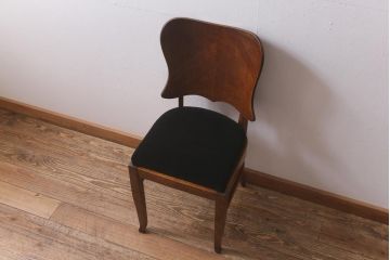 アンティーク家具　イギリスアンティーク　Lloyd's Antiques(ロイズ・アンティークス)　オーク材　洗練されたデザインが目を引くダイニングチェア(椅子)(R-041723)