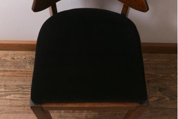 アンティーク家具　イギリスアンティーク　Lloyd's Antiques(ロイズ・アンティークス)　オーク材　洗練されたデザインが目を引くダイニングチェア(椅子)(R-041723)