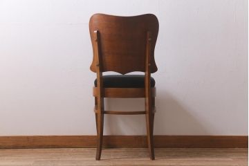 アンティーク家具　イギリスアンティーク　Lloyd's Antiques(ロイズ・アンティークス)　オーク材　洗練されたデザインが目を引くダイニングチェア(椅子)(R-041723)