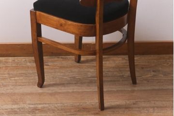 アンティーク家具　イギリスアンティーク　Lloyd's Antiques(ロイズ・アンティークス)　オーク材　洗練されたデザインが目を引くダイニングチェア(椅子)(R-041723)