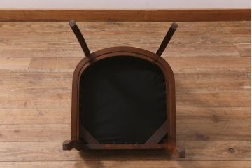 アンティーク家具　イギリスアンティーク　Lloyd's Antiques(ロイズ・アンティークス)　オーク材　洗練されたデザインが目を引くダイニングチェア(椅子)(R-041723)