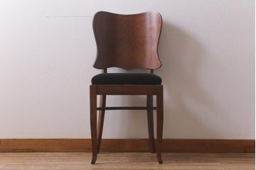 アンティーク家具　イギリスアンティーク　Lloyd's Antiques(ロイズ・アンティークス)　オーク材　洗練されたデザインが目を引くダイニングチェア(椅子)(R-041724)