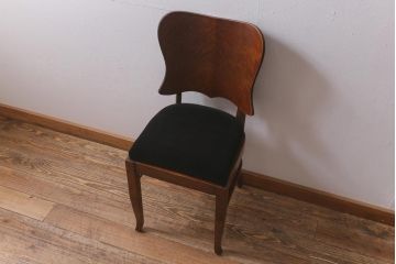 アンティーク家具　イギリスアンティーク　Lloyd's Antiques(ロイズ・アンティークス)　オーク材　洗練されたデザインが目を引くダイニングチェア(椅子)(R-041724)