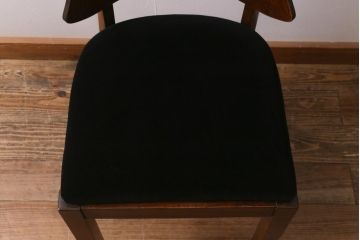 アンティーク家具　イギリスアンティーク　Lloyd's Antiques(ロイズ・アンティークス)　オーク材　洗練されたデザインが目を引くダイニングチェア(椅子)(R-041724)