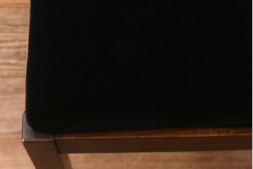 アンティーク家具　イギリスアンティーク　Lloyd's Antiques(ロイズ・アンティークス)　オーク材　洗練されたデザインが目を引くダイニングチェア(椅子)(R-041724)