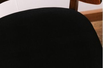 アンティーク家具　イギリスアンティーク　Lloyd's Antiques(ロイズ・アンティークス)　オーク材　洗練されたデザインが目を引くダイニングチェア(椅子)(R-041724)