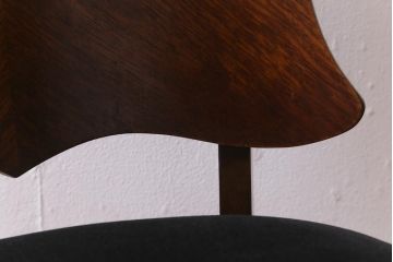 アンティーク家具　イギリスアンティーク　Lloyd's Antiques(ロイズ・アンティークス)　オーク材　洗練されたデザインが目を引くダイニングチェア(椅子)(R-041725)