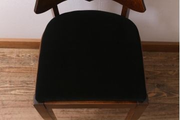 アンティーク家具　イギリスアンティーク　Lloyd's Antiques(ロイズ・アンティークス)　オーク材　洗練されたデザインが目を引くダイニングチェア(椅子)(R-041725)