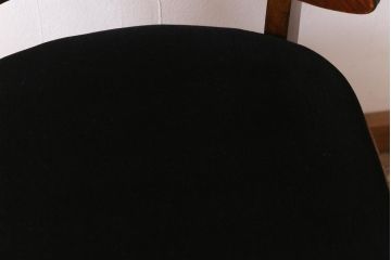 アンティーク家具　イギリスアンティーク　Lloyd's Antiques(ロイズ・アンティークス)　オーク材　洗練されたデザインが目を引くダイニングチェア(椅子)(R-041725)