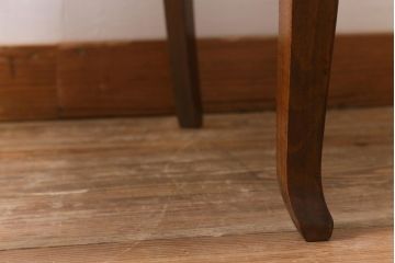 アンティーク家具　イギリスアンティーク　Lloyd's Antiques(ロイズ・アンティークス)　オーク材　洗練されたデザインが目を引くダイニングチェア(椅子)(R-041725)