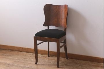 アンティーク家具　イギリスアンティーク　Lloyd's Antiques(ロイズ・アンティークス)　オーク材　洗練されたデザインが目を引くダイニングチェア(椅子)(R-041725)