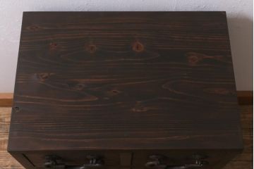 ラフジュ工房オリジナル　古金具リメイク　前板栗材　ヒノキ材　木瓜金具が趣溢れる小引き出し(小物収納、サイドチェスト)(R-041726)