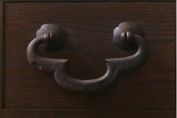 ラフジュ工房オリジナル　古金具リメイク　前板栗材　ヒノキ材　木瓜金具が趣溢れる小引き出し(小物収納、サイドチェスト)(R-041726)
