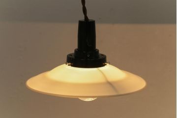 レトロ照明　昭和中期　セルロイド　温かみのある雰囲気が魅力のレトロなペンダントライト(天井照明、吊り下げ照明)(R-041736)