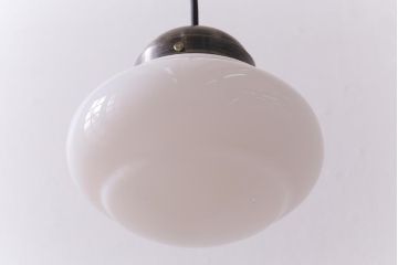 アンティーク照明　昭和レトロ　なめらかなフォルムが上品な雰囲気を醸し出す天井照明(吊り下げ照明、ペンダントライト)(R-041737)