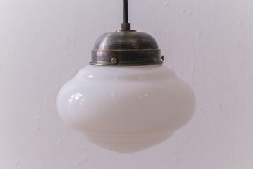 アンティーク照明　昭和レトロ　なめらかなフォルムが上品な雰囲気を醸し出す天井照明(吊り下げ照明、ペンダントライト)(R-041737)