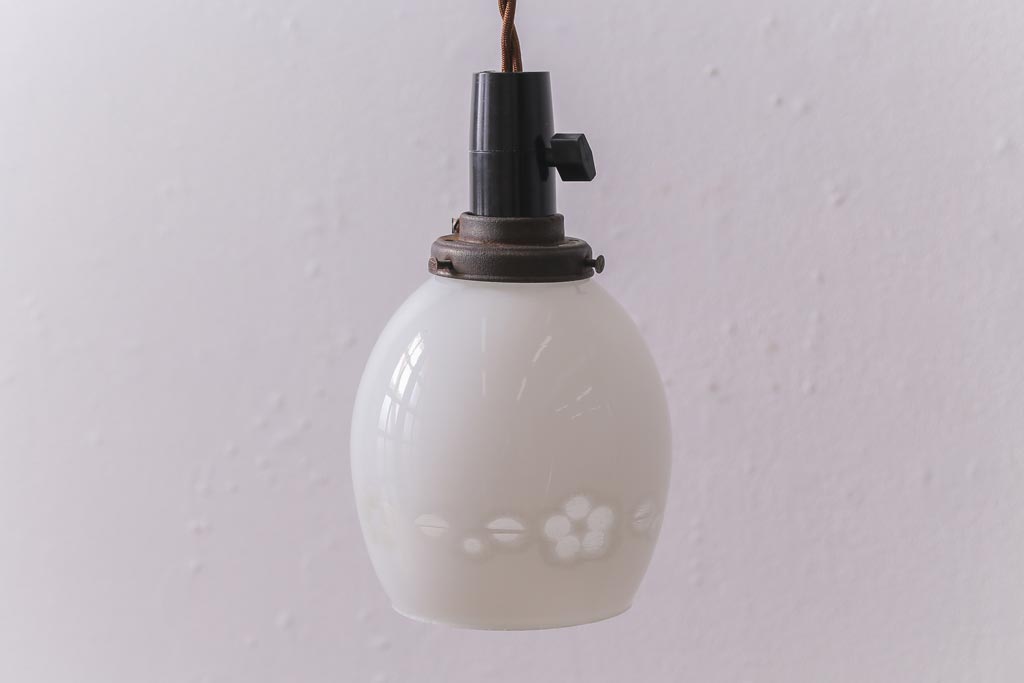 アンティーク照明　昭和レトロ　花の模様が和の雰囲気にぴったりな天井照明(吊り下げ照明、ペンダントライト)(R-041738)