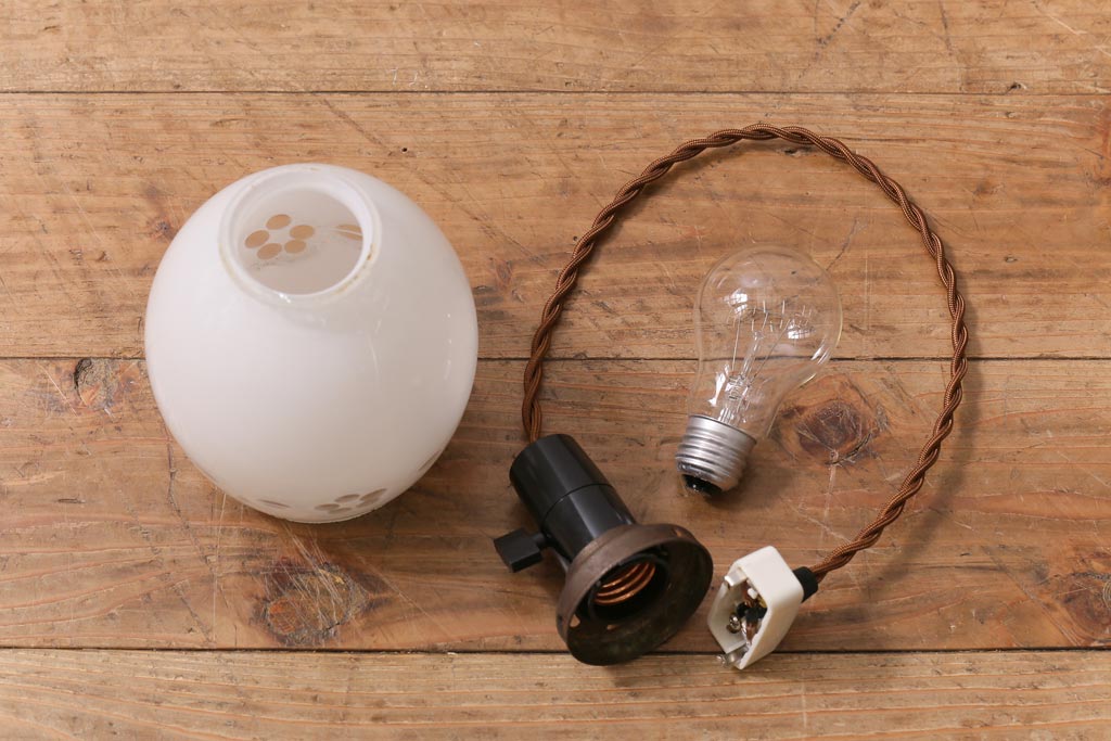 アンティーク照明　昭和レトロ　花の模様が和の雰囲気にぴったりな天井照明(吊り下げ照明、ペンダントライト)(R-041738)