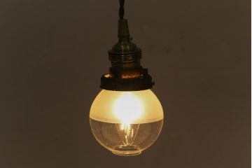 アンティーク照明　昭和レトロ　珍しいデザインが目を引くペンダントライト(吊り下げ照明、天井照明)(R-041740)