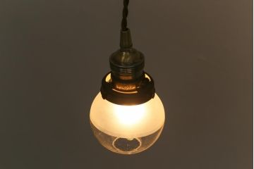 アンティーク照明　昭和レトロ　珍しいデザインが目を引くペンダントライト(吊り下げ照明、天井照明)(R-041740)