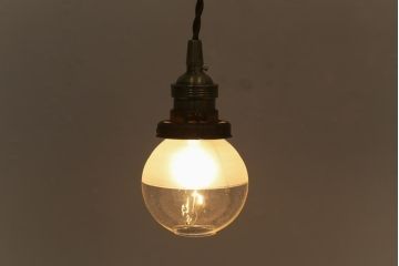 アンティーク照明　昭和レトロ　珍しいデザインが目を引くペンダントライト(吊り下げ照明、天井照明)(R-041741)
