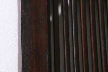 アンティーク建具　明治大正期　ヒノキ材　細い桟が魅力の格子蔵戸(蔵戸、格子戸、引き戸、建具、玄関戸)(R-041743)