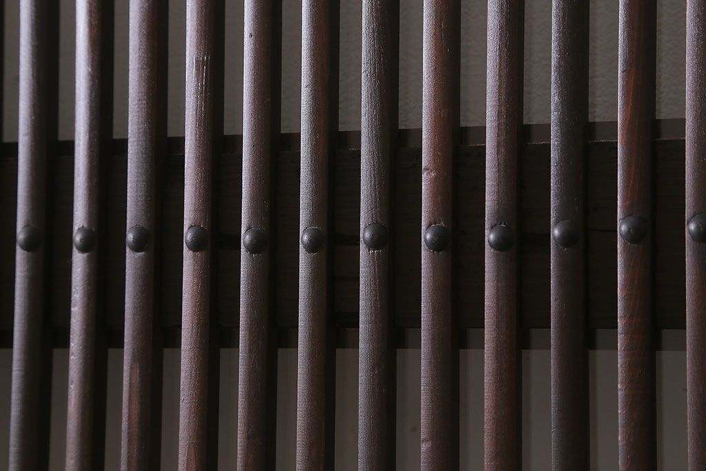 アンティーク建具　明治大正期　ヒノキ材　細い桟が魅力の格子蔵戸(蔵戸、格子戸、引き戸、建具、玄関戸)(R-041743)
