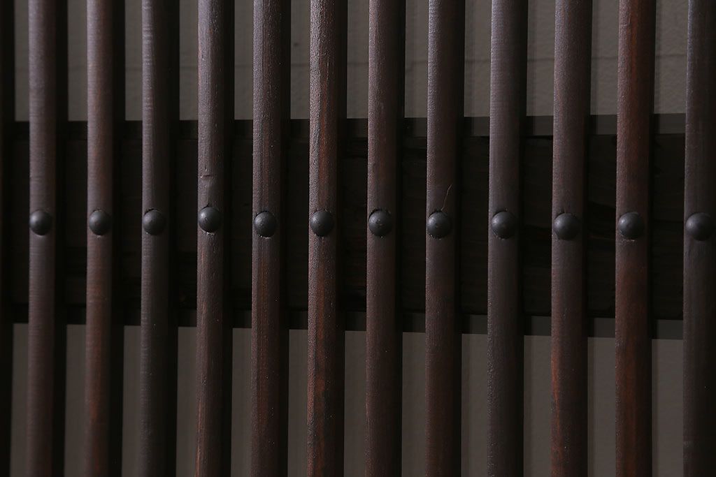 アンティーク建具　明治大正期　ヒノキ材　細い桟が魅力の格子蔵戸(蔵戸、格子戸、引き戸、建具、玄関戸)(R-041743)