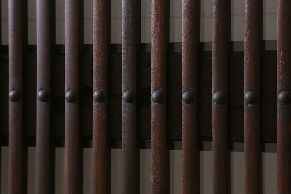 アンティーク建具　明治大正期　ヒノキ材　細い桟が魅力の格子蔵戸(蔵戸、格子戸、引き戸、建具、玄関戸)(R-041743)