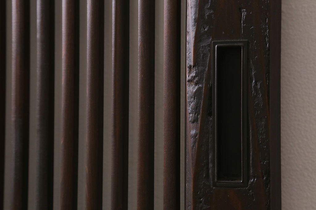 アンティーク建具　明治大正期　ヒノキ材　細い桟が魅力の格子蔵戸(蔵戸、格子戸、引き戸、建具、玄関戸)(R-041743)