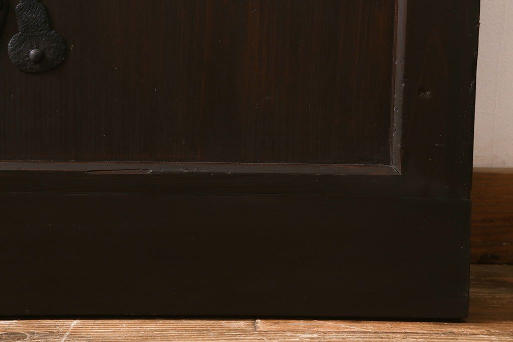 アンティーク建具　明治大正期　ヒノキ材　細い桟が魅力の格子蔵戸(蔵戸、格子戸、引き戸、建具、玄関戸)(R-041743)