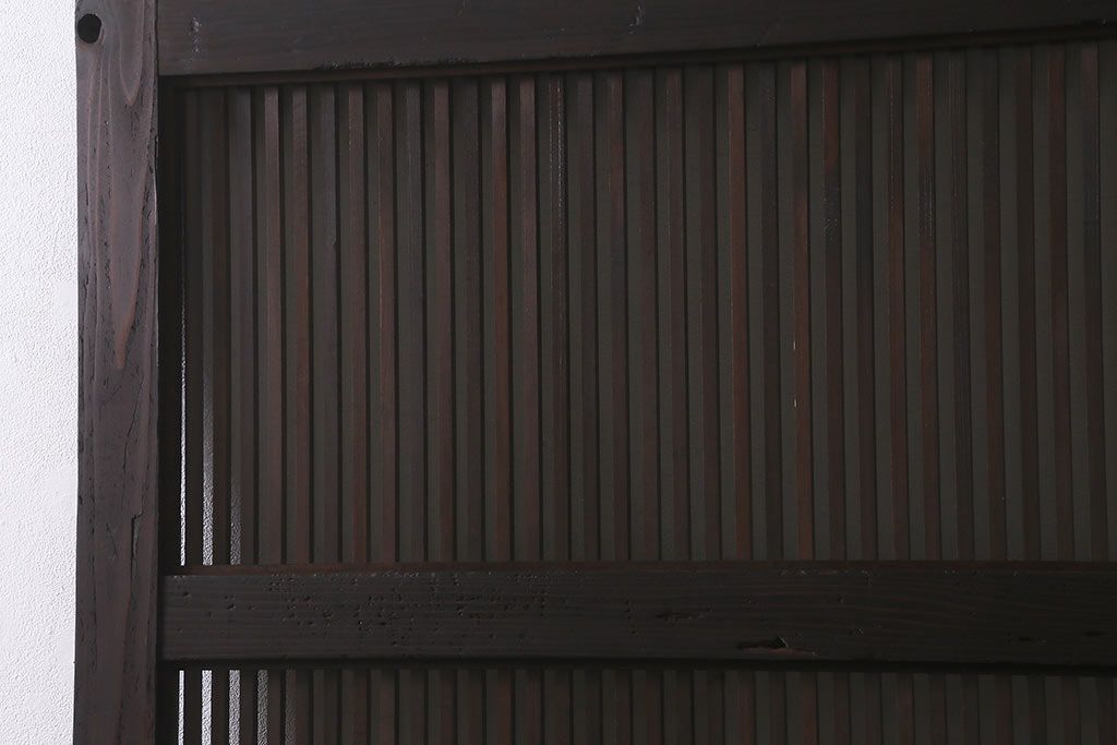 アンティーク建具　明治大正期　ヒノキ材　細い桟が魅力の格子蔵戸(蔵戸、格子戸、引き戸、建具、玄関戸)(R-041743)