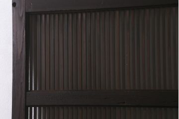 アンティーク建具　明治大正期　ヒノキ材　細い桟が魅力の格子蔵戸(蔵戸、格子戸、引き戸、建具、玄関戸)(R-041743)