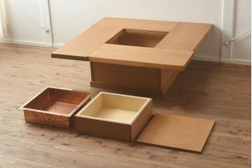 在庫未使用品　IDC大塚家具　藤沢木工　ナラ材 無垢はぎ　いろり(囲炉裏、座卓、火鉢)(定価約23万5千円)(R-041748)