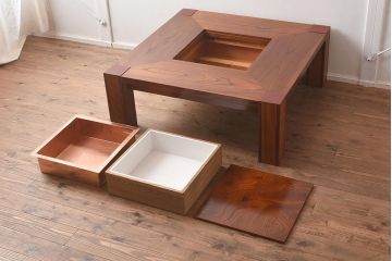 在庫未使用品　IDC大塚家具　藤沢木工　脚乾漆　ケヤキ無垢材　力強い杢目が目を惹く上質な囲炉裏テーブル(いろり、座卓、ローテーブル、センターテーブル、リビングテーブル、木製火鉢)(定価約32万円)(R-041751)