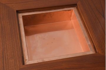 在庫未使用品　IDC大塚家具　藤沢木工　脚乾漆　ケヤキ無垢材　力強い杢目が目を惹く上質な囲炉裏テーブル(いろり、座卓、ローテーブル、センターテーブル、リビングテーブル、木製火鉢)(定価約32万円)(R-041751)