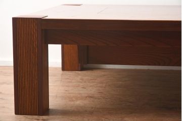 在庫未使用品　IDC大塚家具　藤沢木工　脚乾漆　ケヤキ無垢材　力強い杢目が目を惹く上質な囲炉裏テーブル(いろり、座卓、ローテーブル、センターテーブル、リビングテーブル、木製火鉢)(定価約32万円)(R-041751)