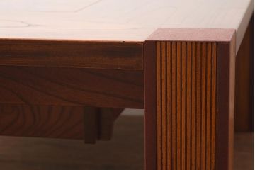 在庫未使用品　IDC大塚家具　藤沢木工　脚乾漆　ケヤキ無垢材　力強い杢目が目を惹く上質な囲炉裏テーブル(いろり、座卓、ローテーブル、センターテーブル、リビングテーブル、木製火鉢)(定価約32万円)(R-041751)