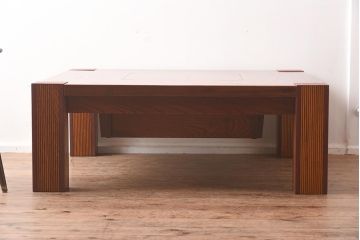 在庫未使用品　IDC大塚家具　藤沢木工　脚乾漆　ケヤキ無垢材　力強い杢目が目を惹く上質な囲炉裏テーブル(いろり、座卓、ローテーブル、センターテーブル、リビングテーブル、木製火鉢)(定価約32万円)(R-041752)