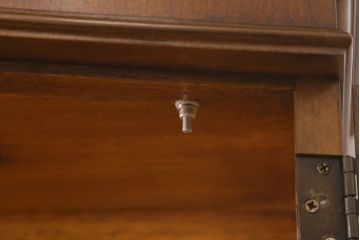 中古　DREXEL HERITAGE(ドレクセルヘリテイジ)　TRYON MANOR(トライオンメナー)　格調高い佇まいが魅力の飾り棚(キャビネット、食器棚、収納棚)(定価約98万円)(R-041755)