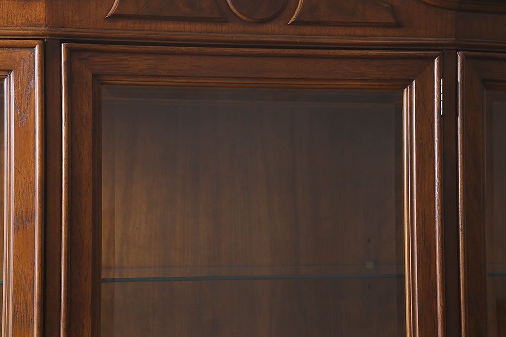 中古　DREXEL HERITAGE(ドレクセルヘリテイジ)　TRYON MANOR(トライオンメナー)　格調高い佇まいが魅力の飾り棚(キャビネット、食器棚、収納棚)(定価約98万円)(R-041755)