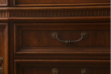 中古　DREXEL HERITAGE(ドレクセルヘリテイジ)　TRYON MANOR(トライオンメナー)　格調高い佇まいが魅力の飾り棚(キャビネット、食器棚、収納棚)(定価約98万円)(R-041755)