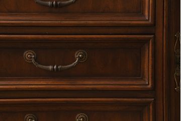 中古　DREXEL HERITAGE(ドレクセルヘリテイジ)　TRYON MANOR(トライオンメナー)　格調高い佇まいが魅力の飾り棚(キャビネット、食器棚、収納棚)(定価約98万円)(R-041755)