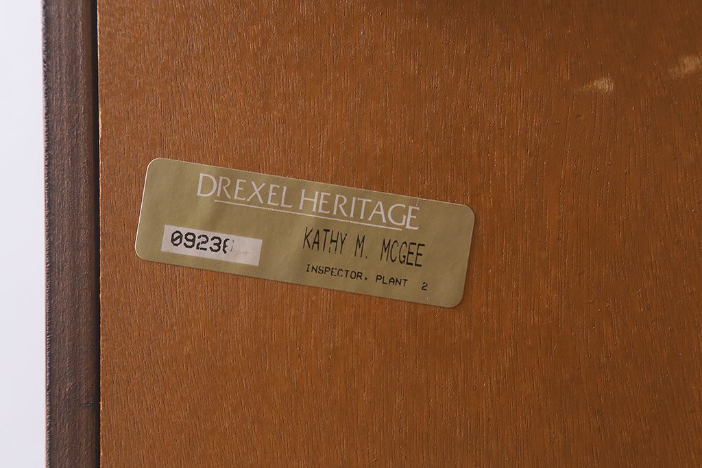 中古　DREXEL HERITAGE(ドレクセルヘリテイジ)　TRYON MANOR(トライオンメナー)　格調高い佇まいが魅力の飾り棚(キャビネット、食器棚、収納棚)(定価約98万円)(R-041755)